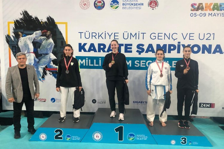 Manisalı karatecilerden 2 gümüş 1 bronz madalya