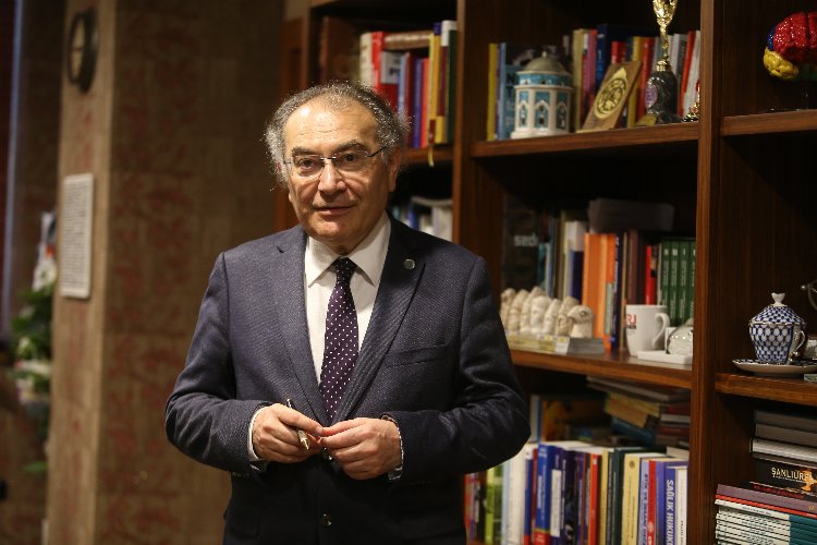 'Mevlana bugünü de aydınlatıyor'