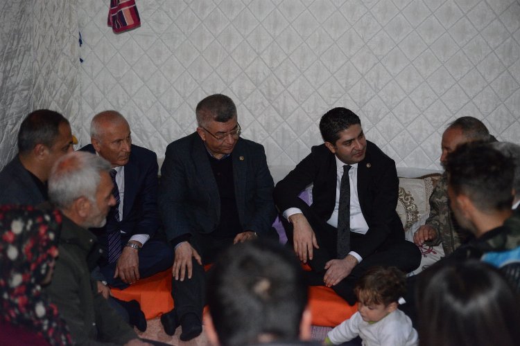 MHP'li Özdemir Kahramanmaraş'ta depremzede vatandaşlarla iftar yaptı