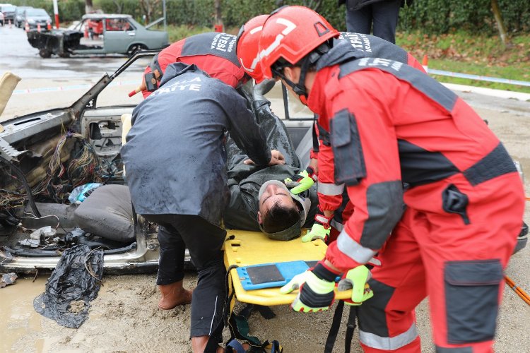 Muğla'da yeni itfaiye erlerine tatbikat 