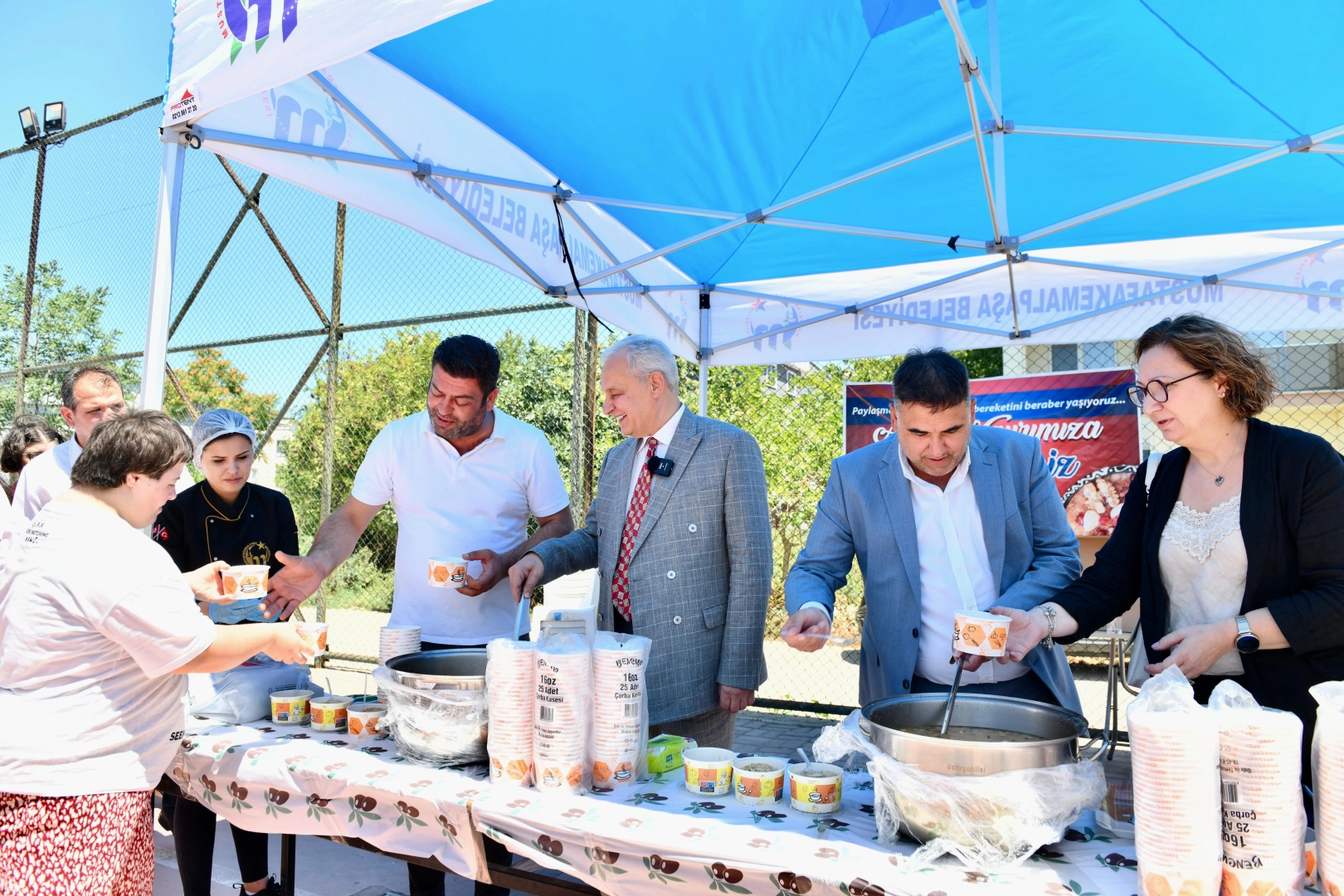 Mustafakemalpaşa'da aşure ikramı