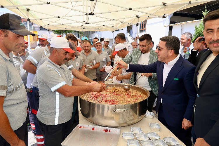 Nevşehir'de belediye personeline aşure ikramı