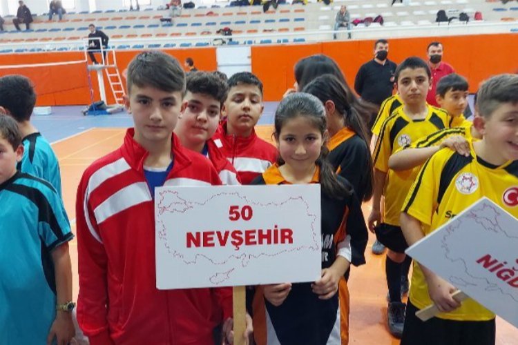 Niğde'de Küçükler Badminton Turnuvası sonuçlandı