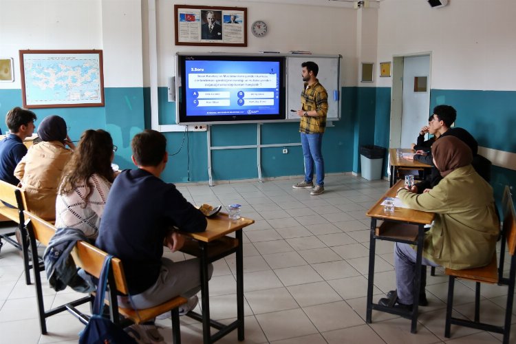 Öğrenciler 'Sezai Karakoç Yeti Bilgi Yarışması'nda ter döktü