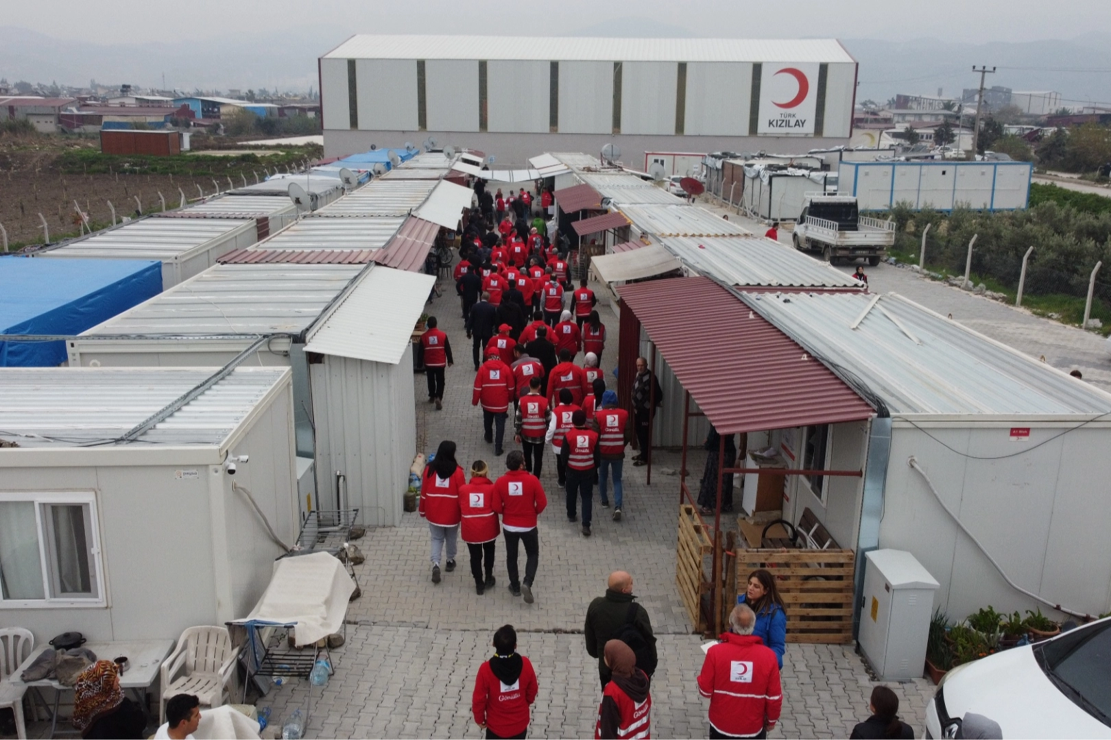 Onlar her koşulda insanlığa dokunuyor... Kızılay bu yıl da afetzedelerin yanında