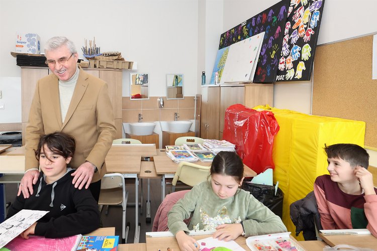 Sakarya'da Başkan Yüce miniklerin derslerine konuk oldu