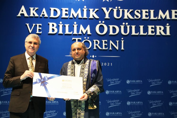 Sakarya'da ödül töreninde Sezai Karakoç anıldı 