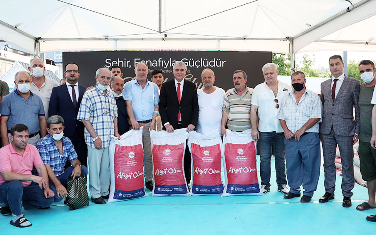 Sakarya’da esnaflara 40 ton hibe çay