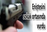 Sokak ortasında eniştesini vurdu