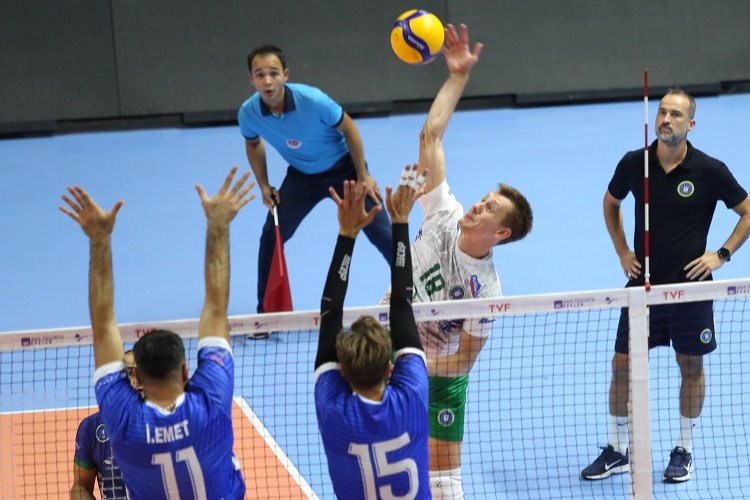 TSYD Voleybol Turnuvası'nda heyecan sürüyor