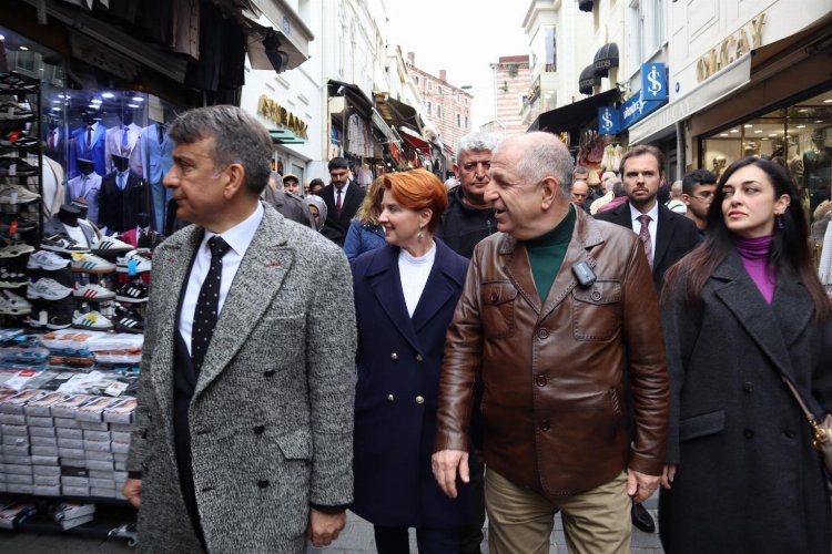 Ümit Özdağ, İstanbul adaylarıyla çarşı ziyaretinde