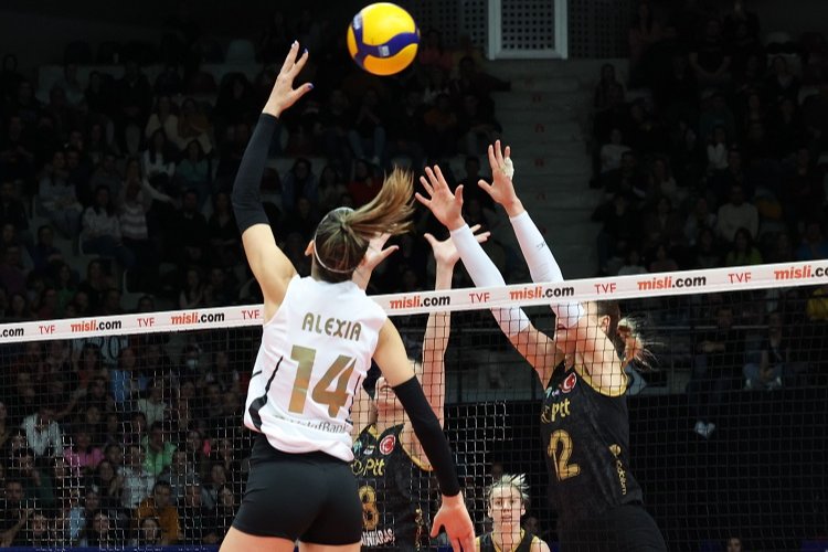 VakıfBank PTT'ye set vermedi