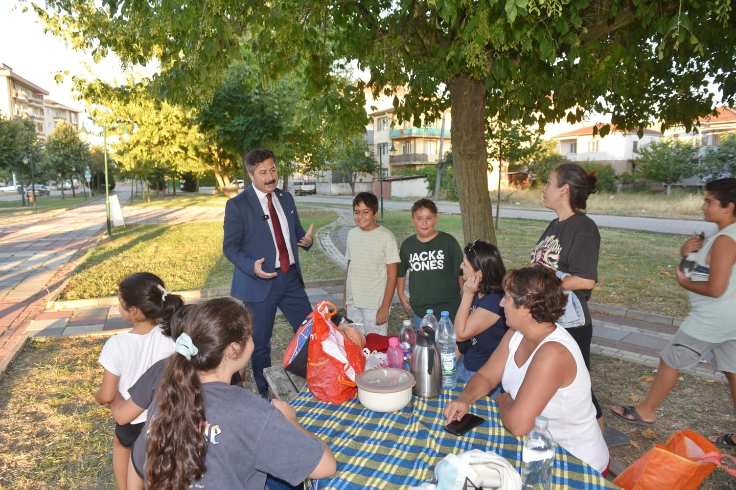 Yenişehir'de parklar 24 saat güvende