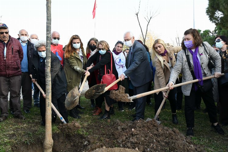 İzmir Karabağlar'da 26 kadın anısına fidan dikildi 