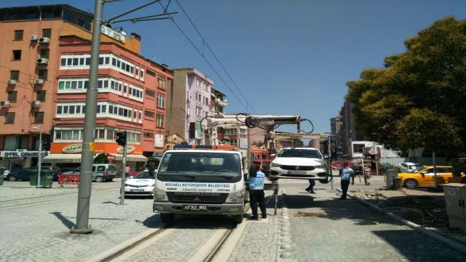 Tramvay hattına park eden araçlara ceza