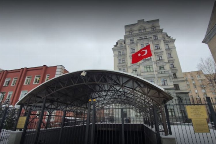 Türk Büyükelçiliği Kiev'e geri döndü