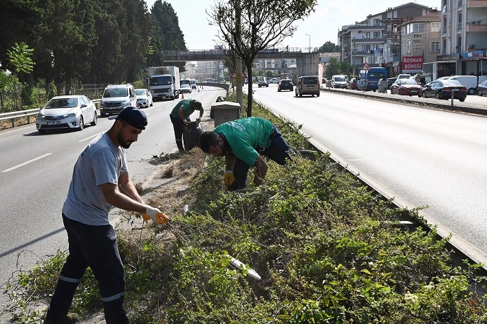 Yalova'da orta refüjlere kapsamlı temizlik