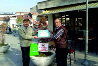 Yeşilay’dan Bahçesinde Sigara İçmeyi Yasaklayan Esnafa Teşekkür